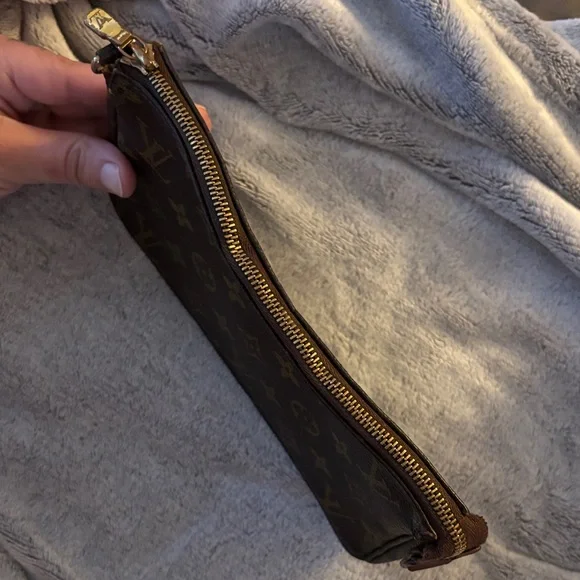 Louis Vuitton Monogram Pouchette Accessories - Picture 13 of 14